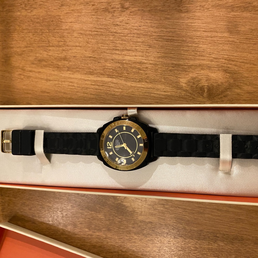 Coach watch - Picture 2 of 3